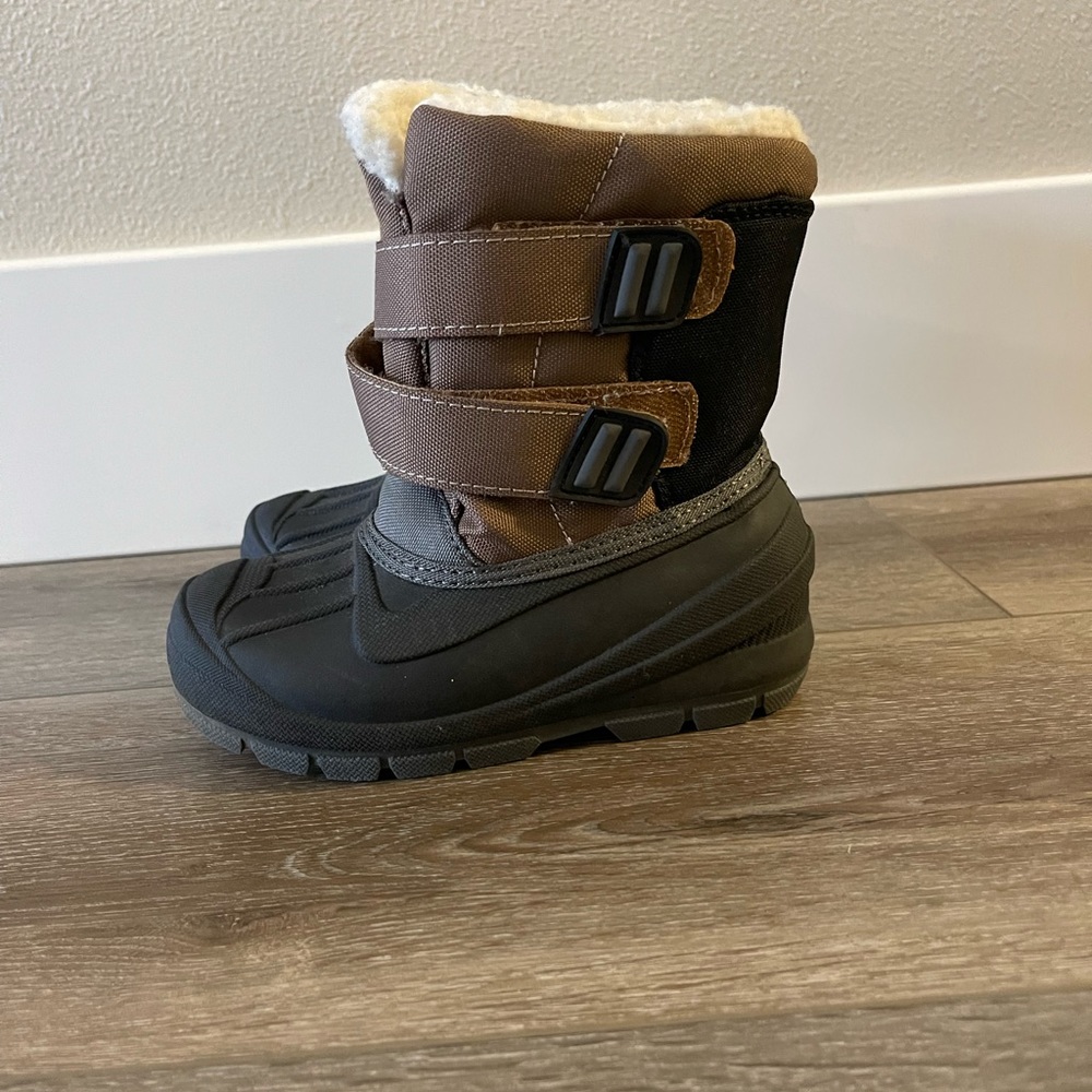 Unisex kids warm winter boots size 9